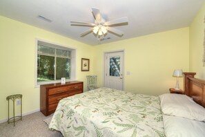 4 bedrooms, in-room safe, iron/ironing board, WiFi - Wonderful views, wrap around deck, 4 bedrooms, May Discount (Waynesville)