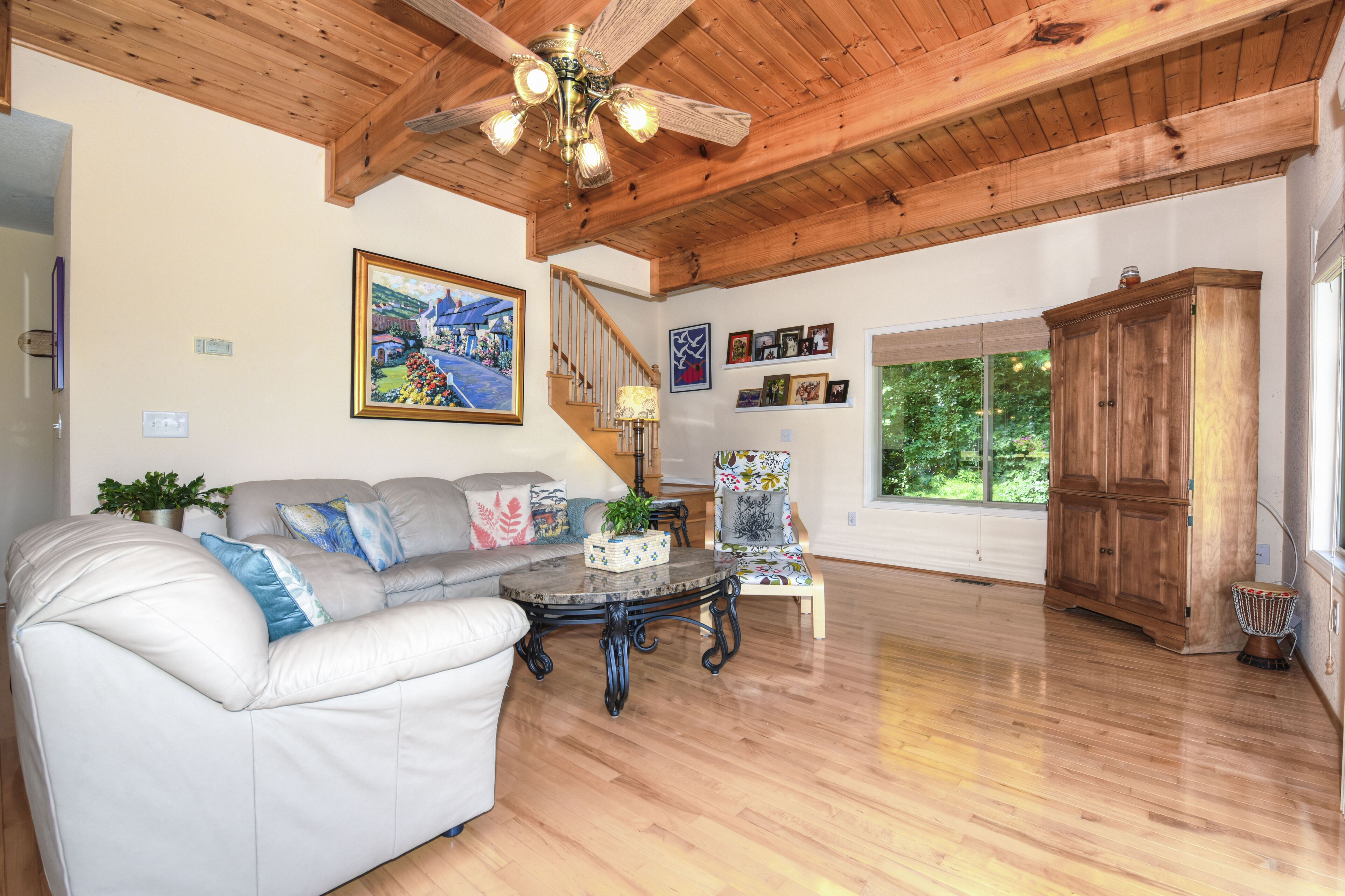 Wonderful views, wrap around deck, 4 bedrooms, May Discount