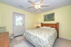 4 bedrooms, in-room safe, iron/ironing board, WiFi