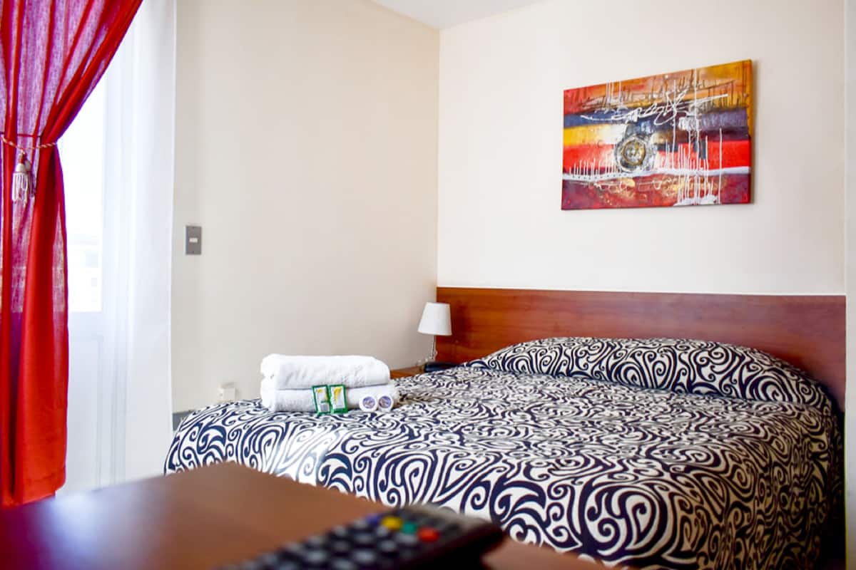 Economy-Doppelzimmer | Zimmersafe, Schreibtisch, kostenloses WLAN, Bettwäsche