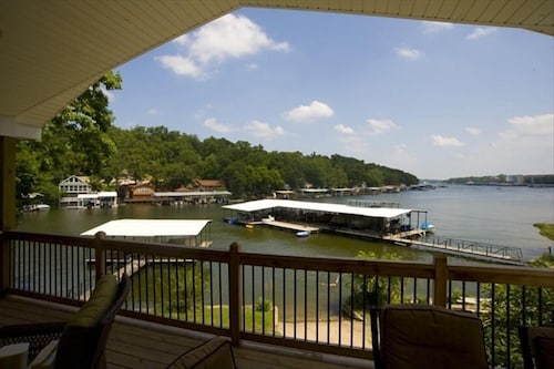 3BR/2BA Lakefront Property, Includes Boat Slip