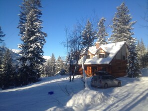 Exterior - Log Home Getaway with Incredible Mountain Views (Golden)
