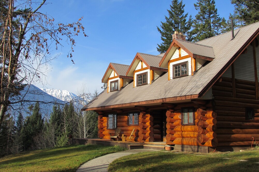 Log Home Getaway with Incredible Mountain Views