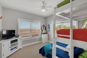 4 bedrooms, iron/ironing board, free WiFi, bed sheets