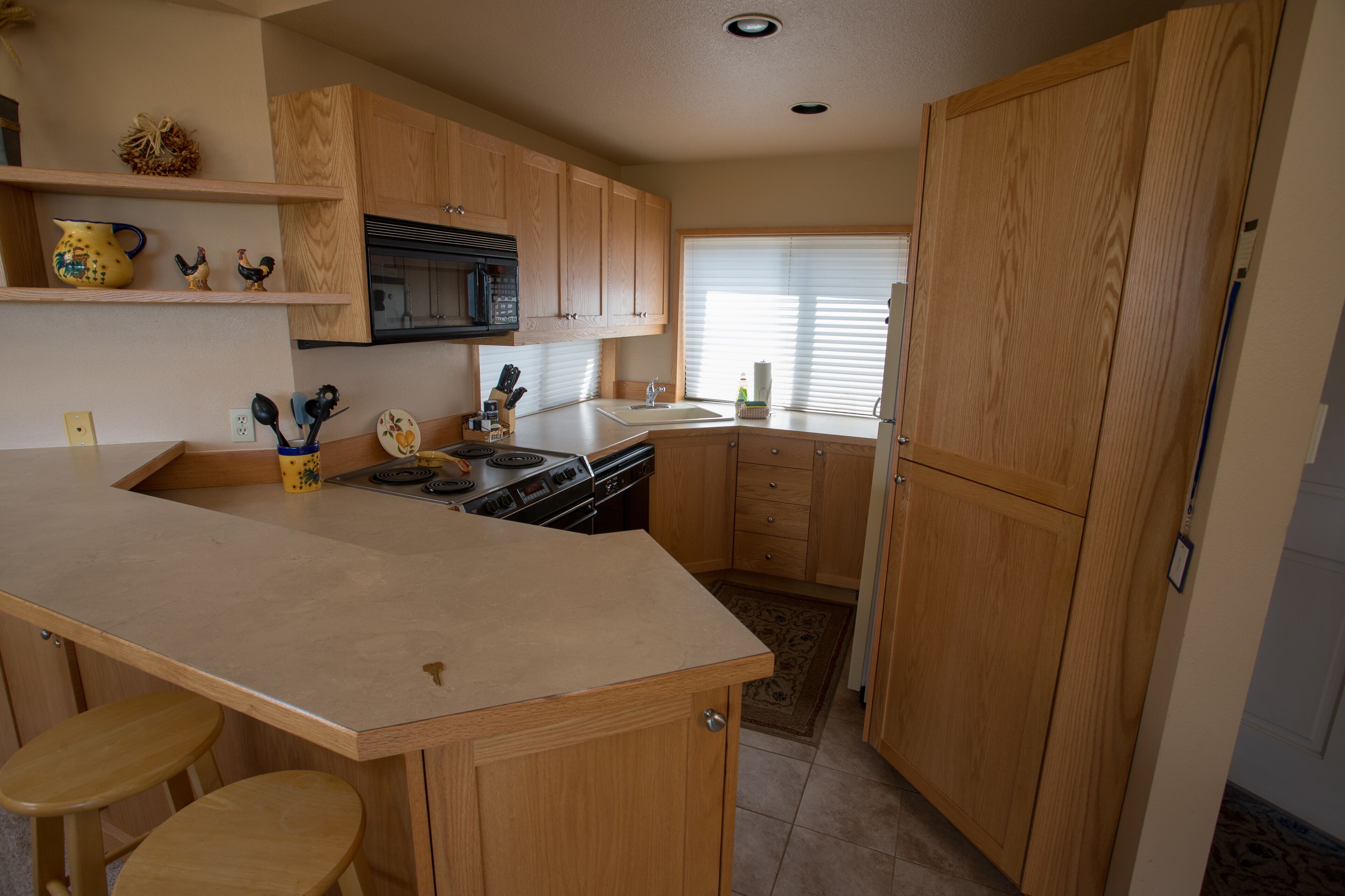 SKI SEASON IS HERE--- MANY GOOD DATEES AVAILABLE!   SHORT DRIVE TO MT BACHELOR