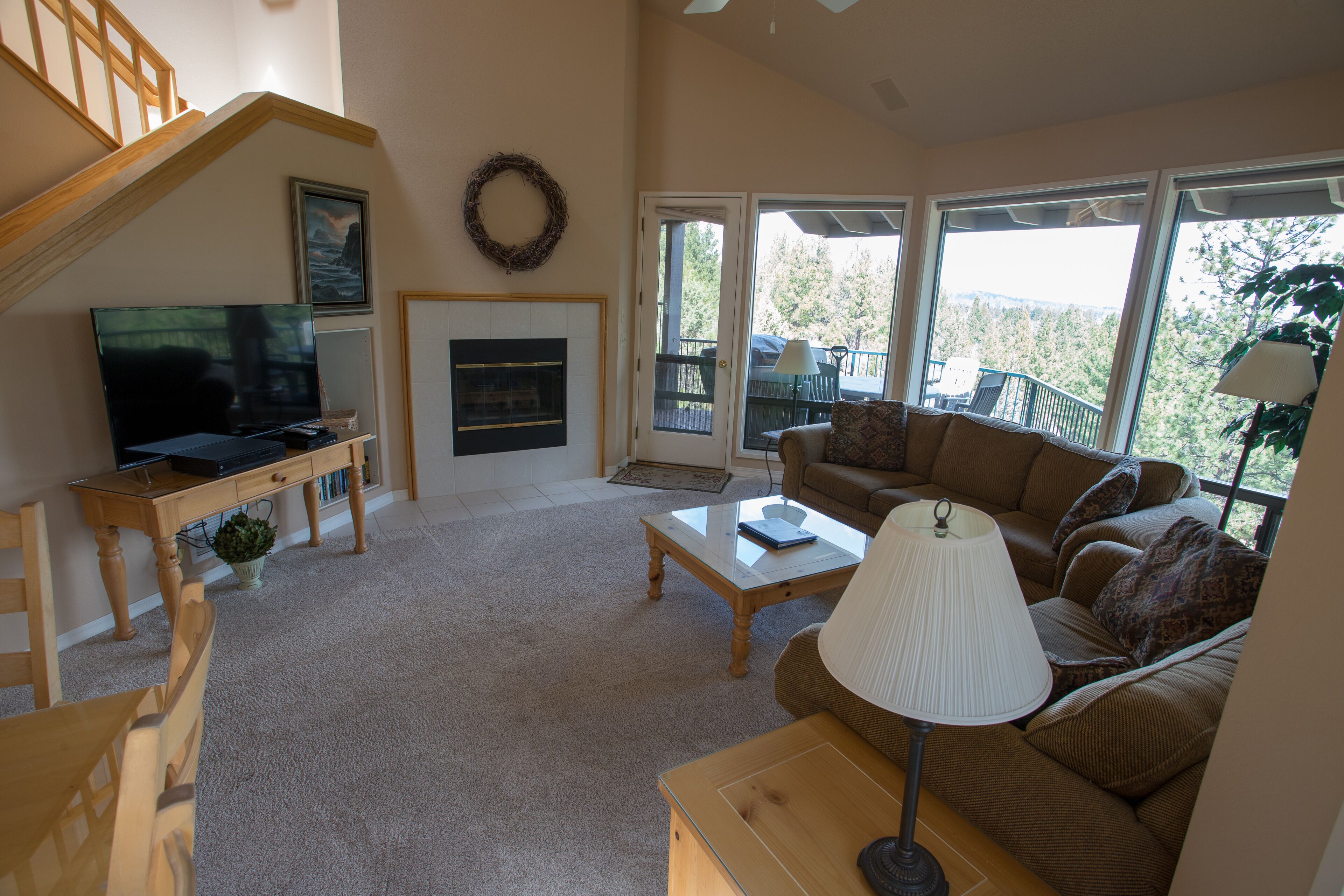 SKI SEASON IS HERE--- MANY GOOD DATEES AVAILABLE!   SHORT DRIVE TO MT BACHELOR