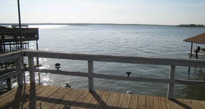 Almost Seaside - Waterfront Paradise On Cedar Creek Lake!