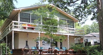 Almost Seaside - Waterfront Paradise On Cedar Creek Lake!