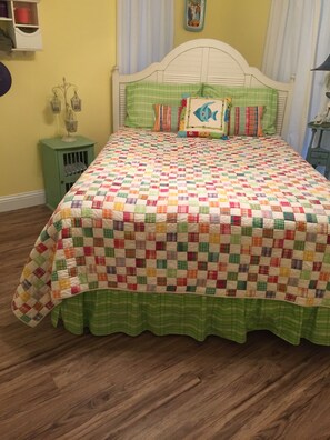 4 bedrooms, WiFi, bed sheets - Almost Seaside - Waterfront Paradise On Cedar Creek Lake! (Gun Barrel City)