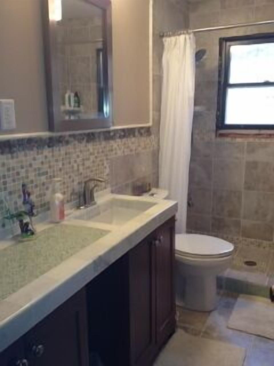 Log cabin on Lake St George! Family adventures await.