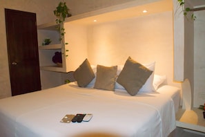 Traditional Suite, 1 King Bed, Accessible, Non Smoking | Individually decorated, individually furnished, desk, free WiFi - MIO Tulum Hotel Boutique (Tulum)