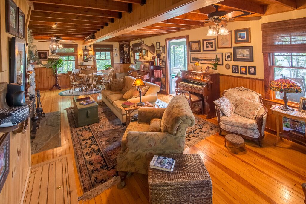 Maine Luxury  Lakehouse Awaits your Visit-Days are Simple and Relaxed.