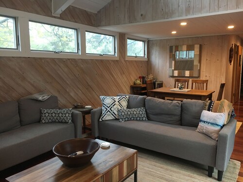 Bungalow in Ocean Bay Park Fire Island- short walk to beach and restaurants! 