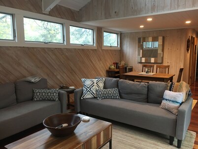 Bungalow in Ocean Bay Park Fire Island- short walk to beach and restaurants!