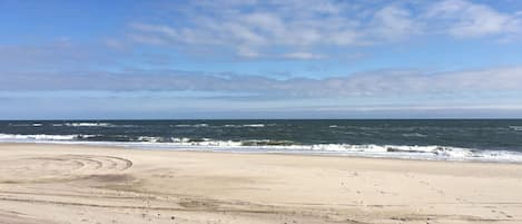 Beach nearby, sun-loungers, beach towels