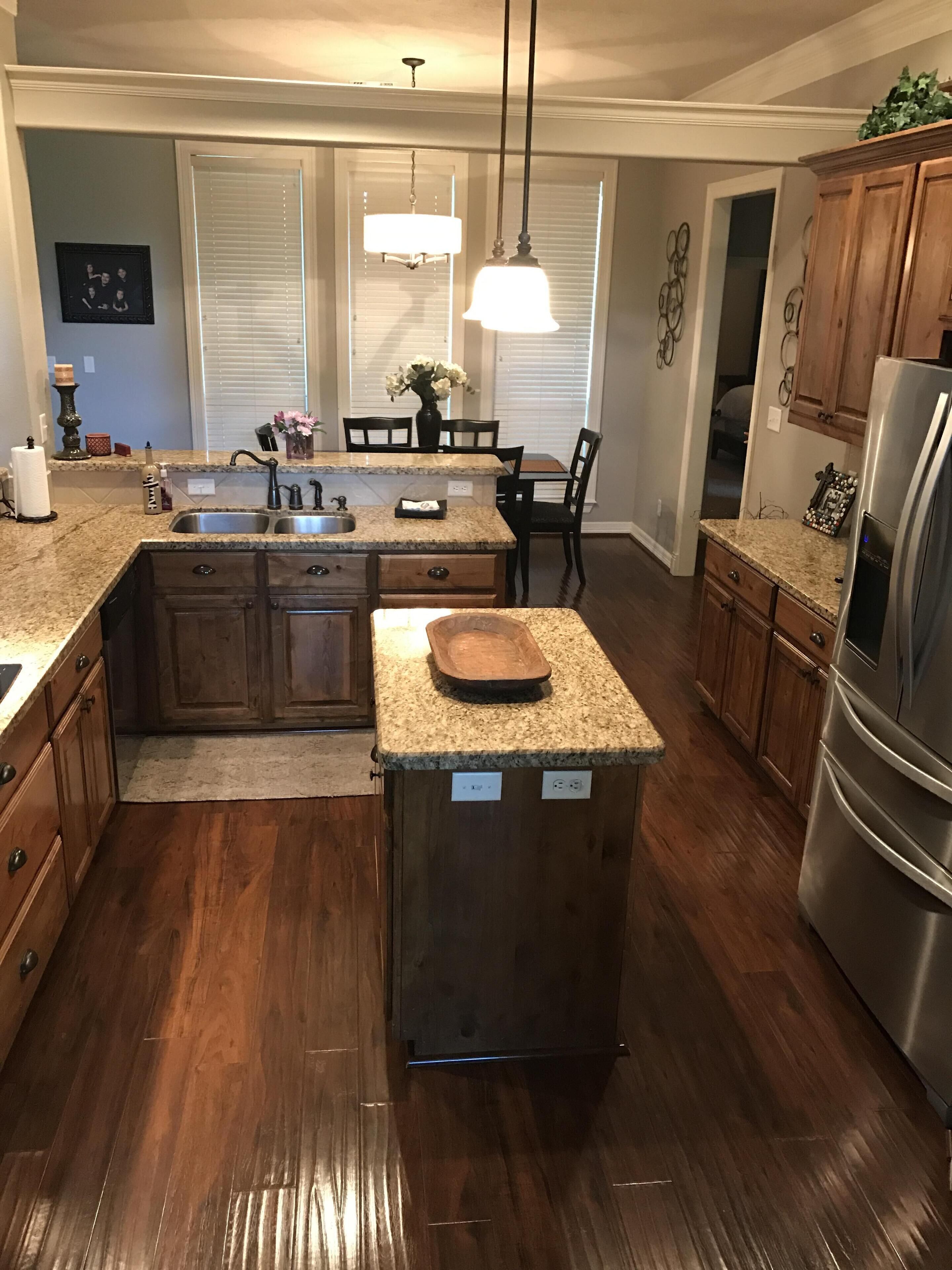 Large 5 Bedroom Custom Home in Aggie-land, Fantastic location