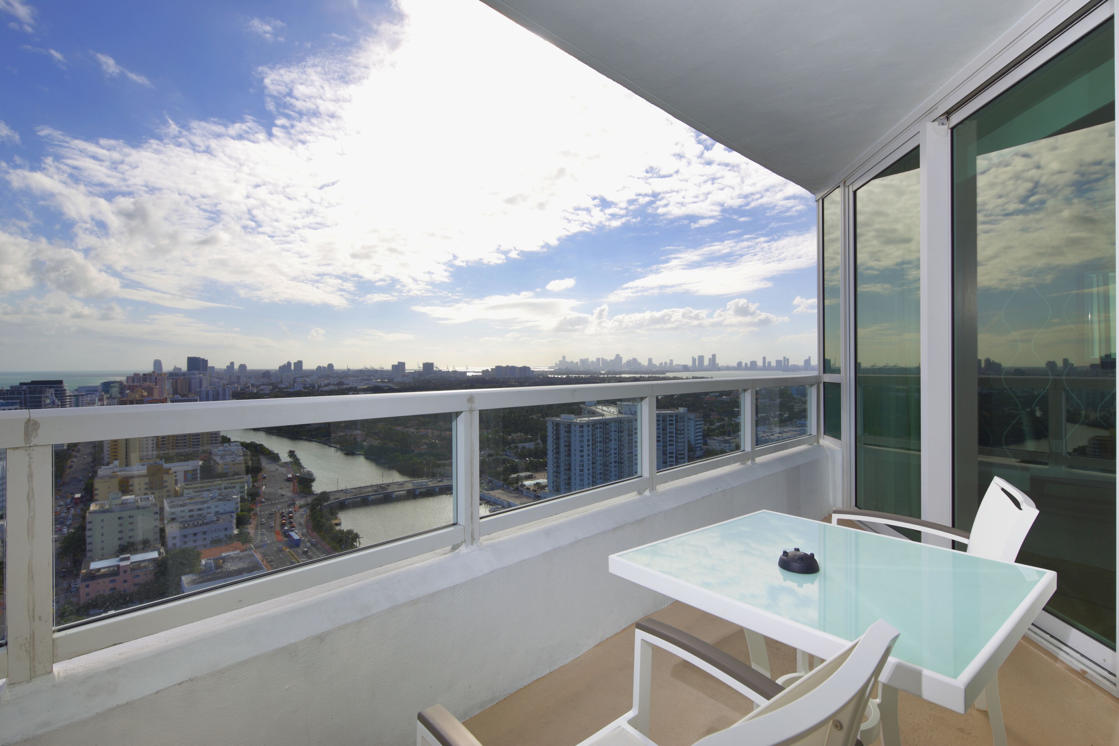 FONTAINEBLEAU HOTEL Oceanview 29th Fl 1 BD Suite