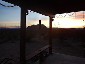 Property grounds - La Paloma Triste: Classic Adobe Near Big Bend NP (Terlingua)