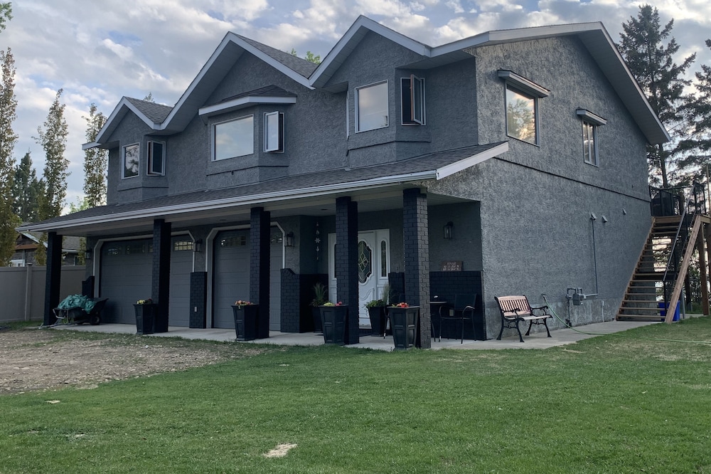 Lake View Home at Wilson's Beach, Gull Lake, AB