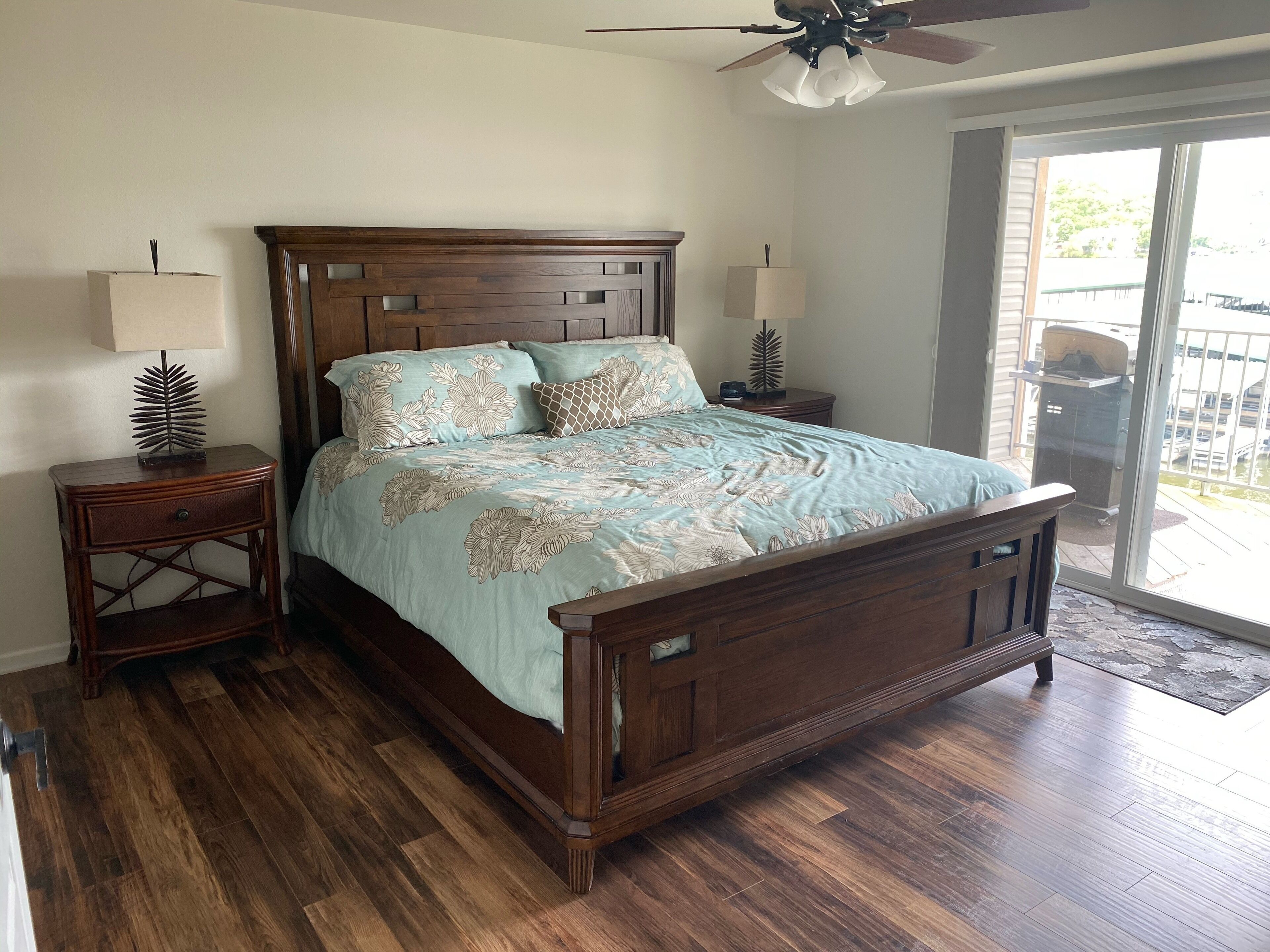 Right by THE CAVE & Ozark Amphitheater Lake View & Pool, 12x32 Boat Slip / Wifi