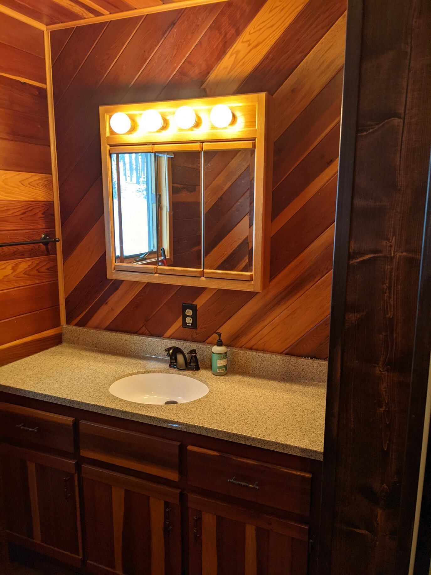 Private Family Cabin 15 Acres of Woods/Lawn/Views Custer State Park