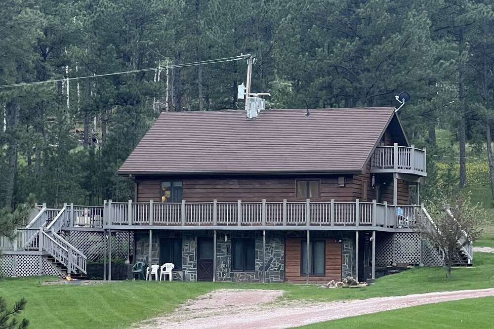 Private Family Cabin 15 Acres of Woods/Lawn/Views Custer State Park