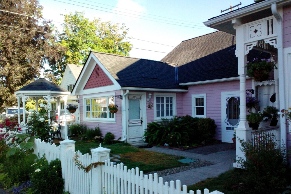 Charming victorian carriage house