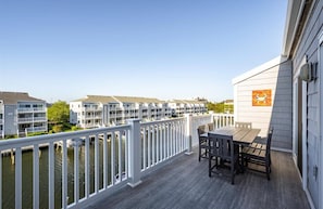 Outdoor dining - Beautiful 2 BR 2 BA Unit on a Peaceful Canal with a Pool & Views of Fireworks (Ocean City)