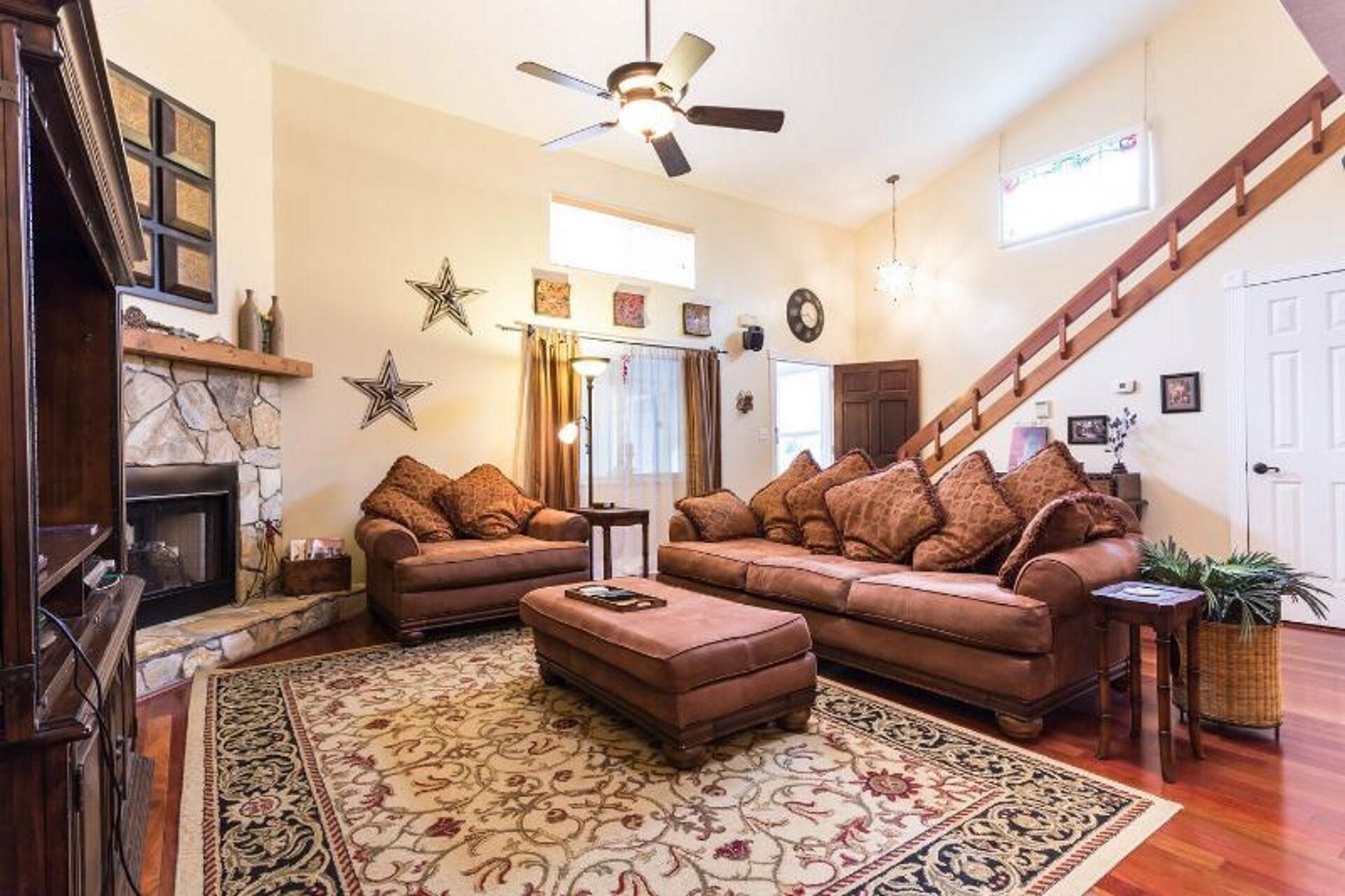 Stylish 3 Bedroom / 2 Bath Townhouse - Walk To Beach