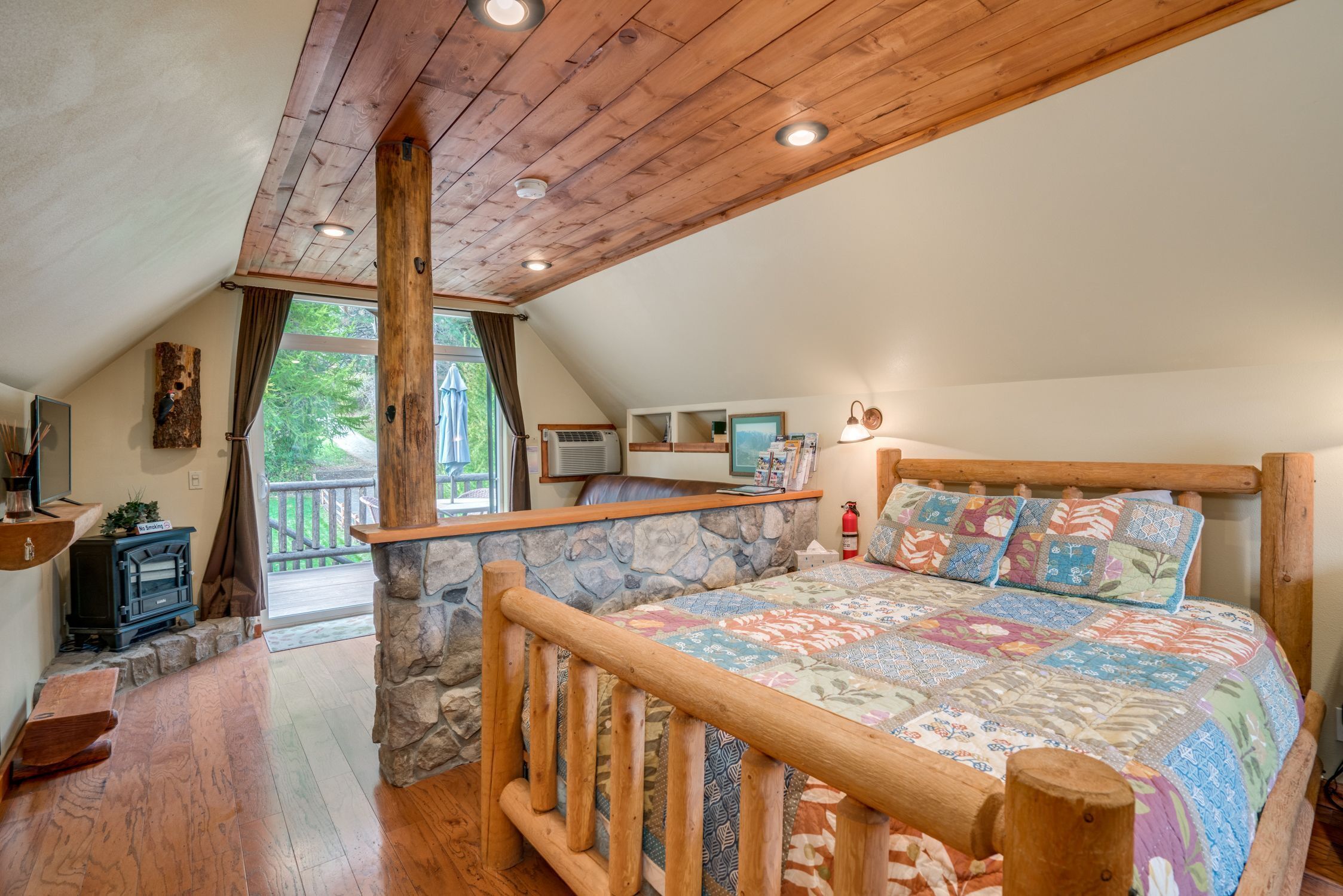 The Wedge Mountain Suite - Rustic mountain vacation