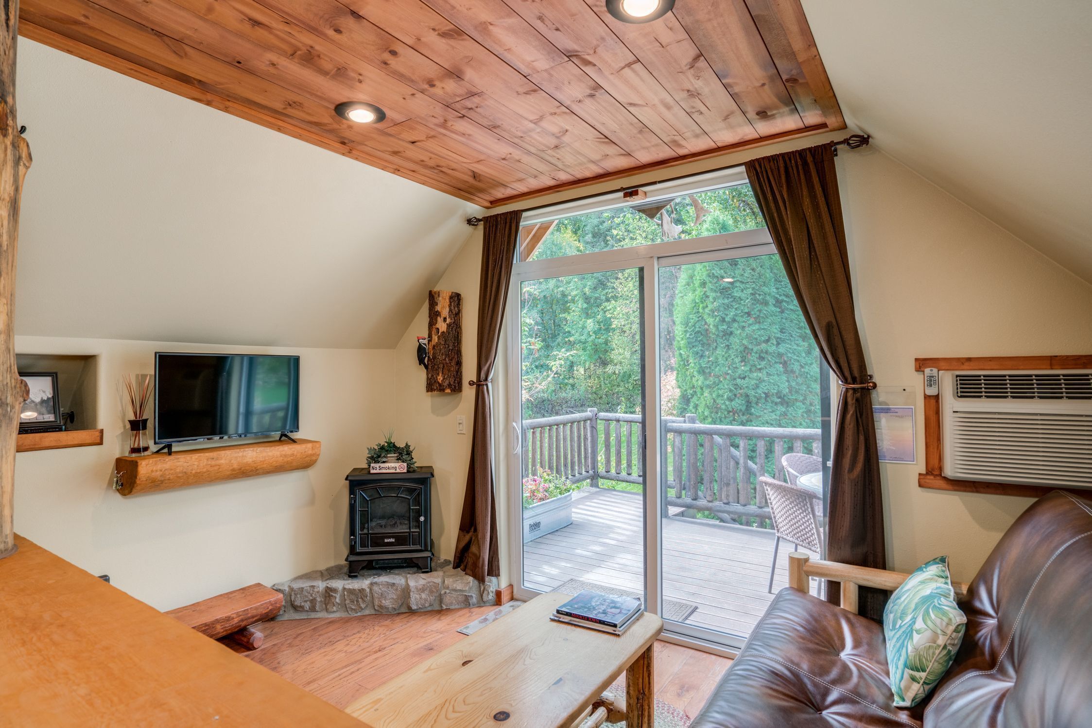 The Wedge Mountain Suite - Rustic mountain vacation