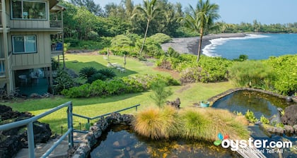 Oceanfront #4 at Hana Kai Maui - 1 Bedroom Upper Floor Corner 100ʻ from Water!