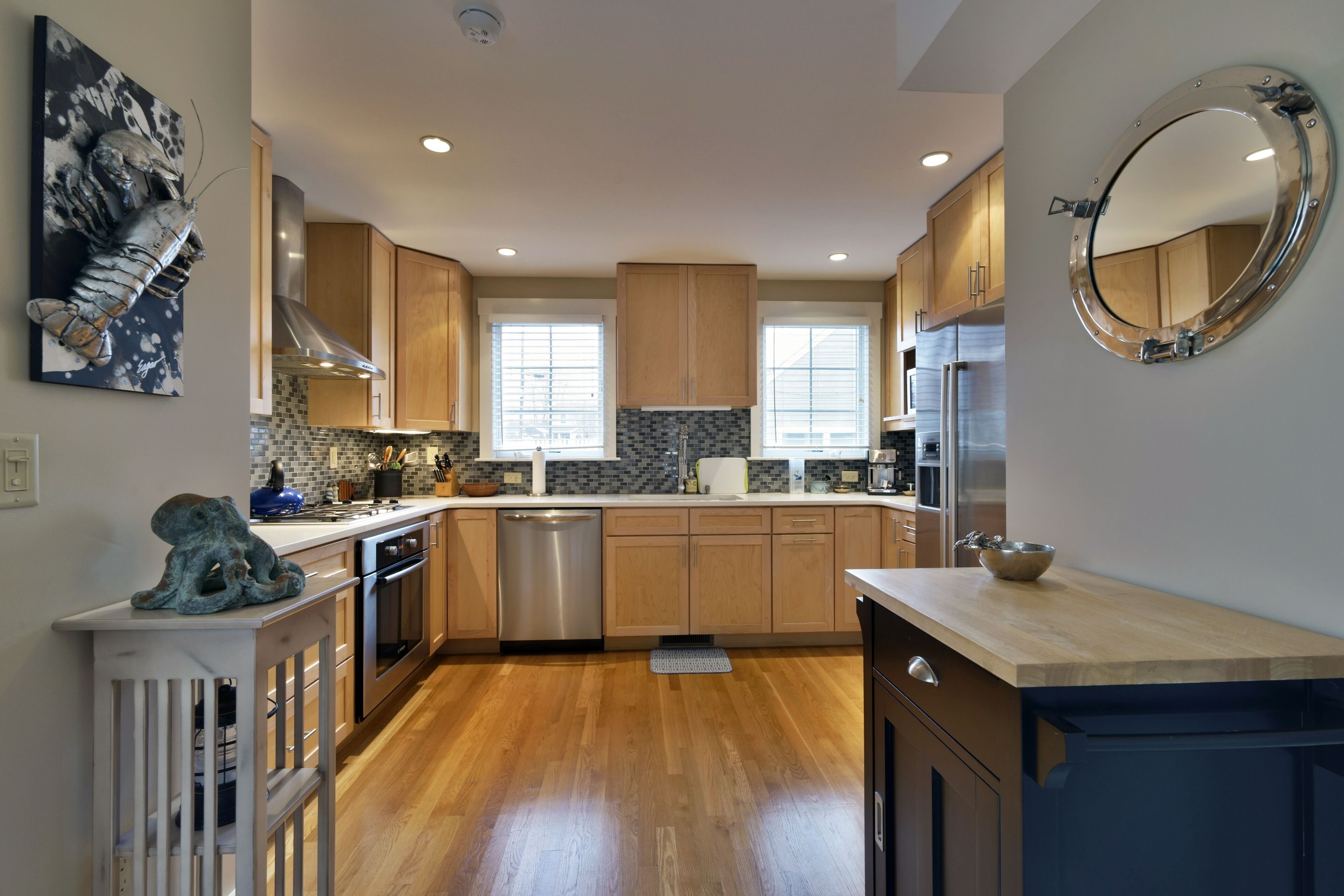 West End Modern Private Townhouse, Quiet And 5 Minute Walk To The Beach!