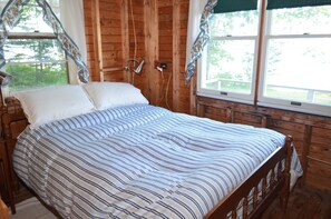 4 bedrooms, free WiFi, bed sheets - Ocean waterfront summer cottages. Sit back and soak in the views (Blue Hill)