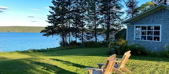 Waterfront sommer hjemme. Len deg tilbake og nyt utsikten