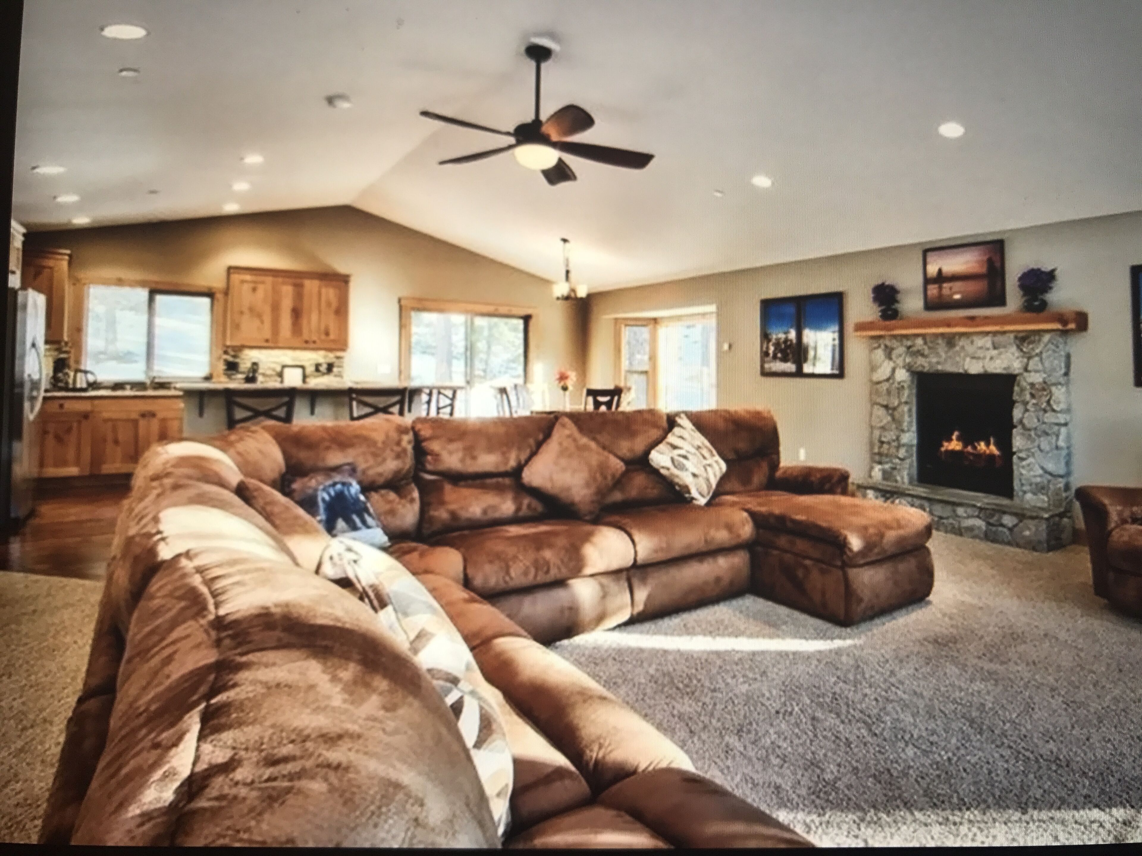 Beautiful, family friendly, well-appointed mountain retreat close to everything!