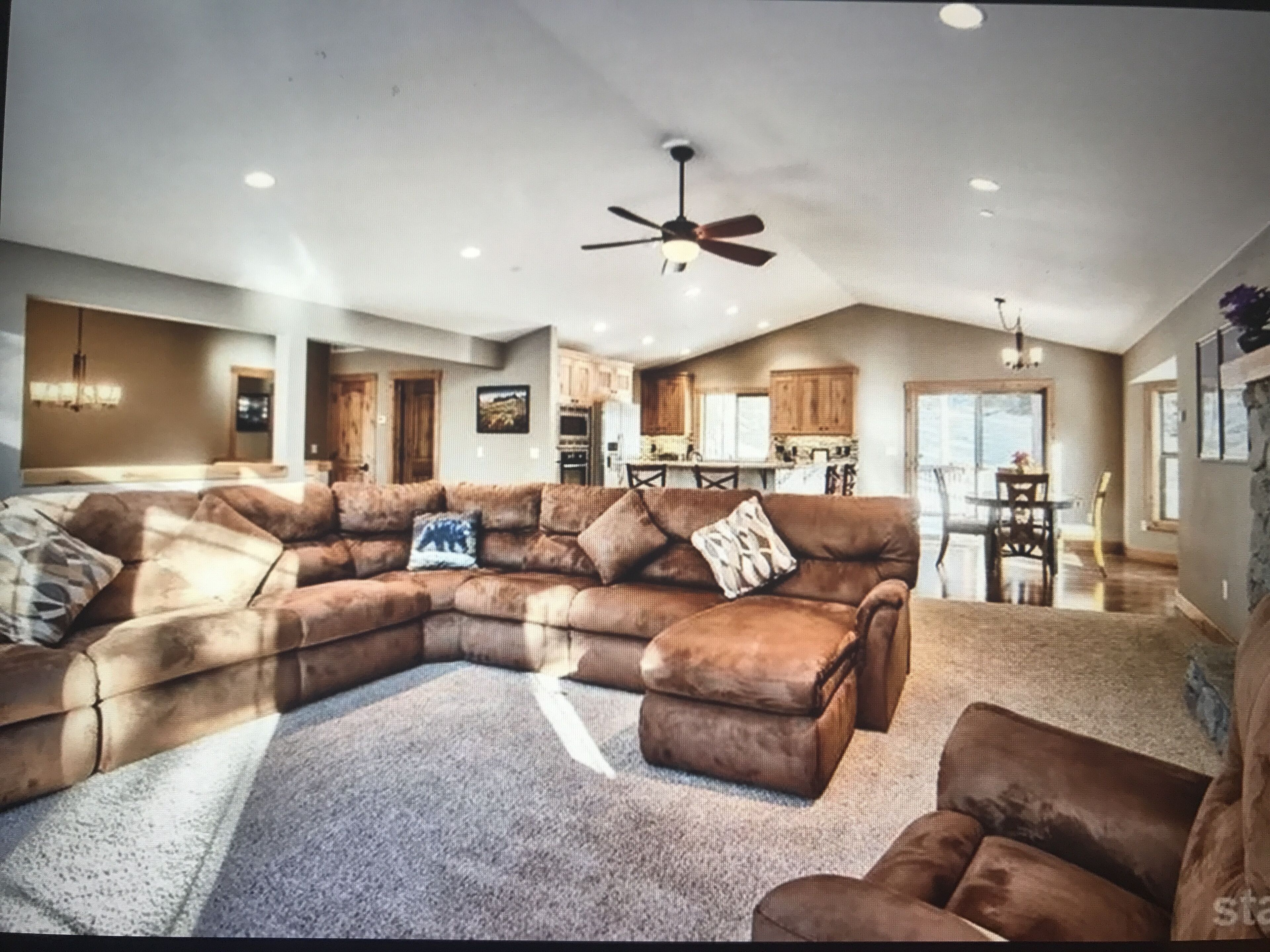 Beautiful, family friendly, well-appointed mountain retreat close to everything!