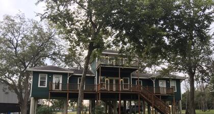 Green House on the River, Walk to Gruene Hall!