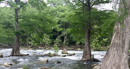 Green House on the River, Walk to Gruene Hall!