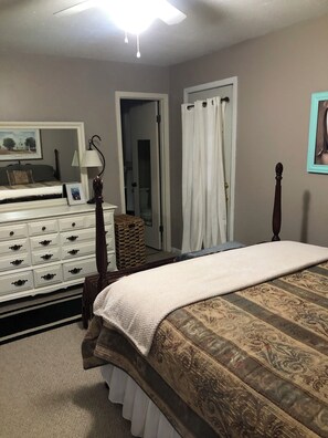 4 chambres, fer et planche à repasser, Wi-Fi, draps fournis