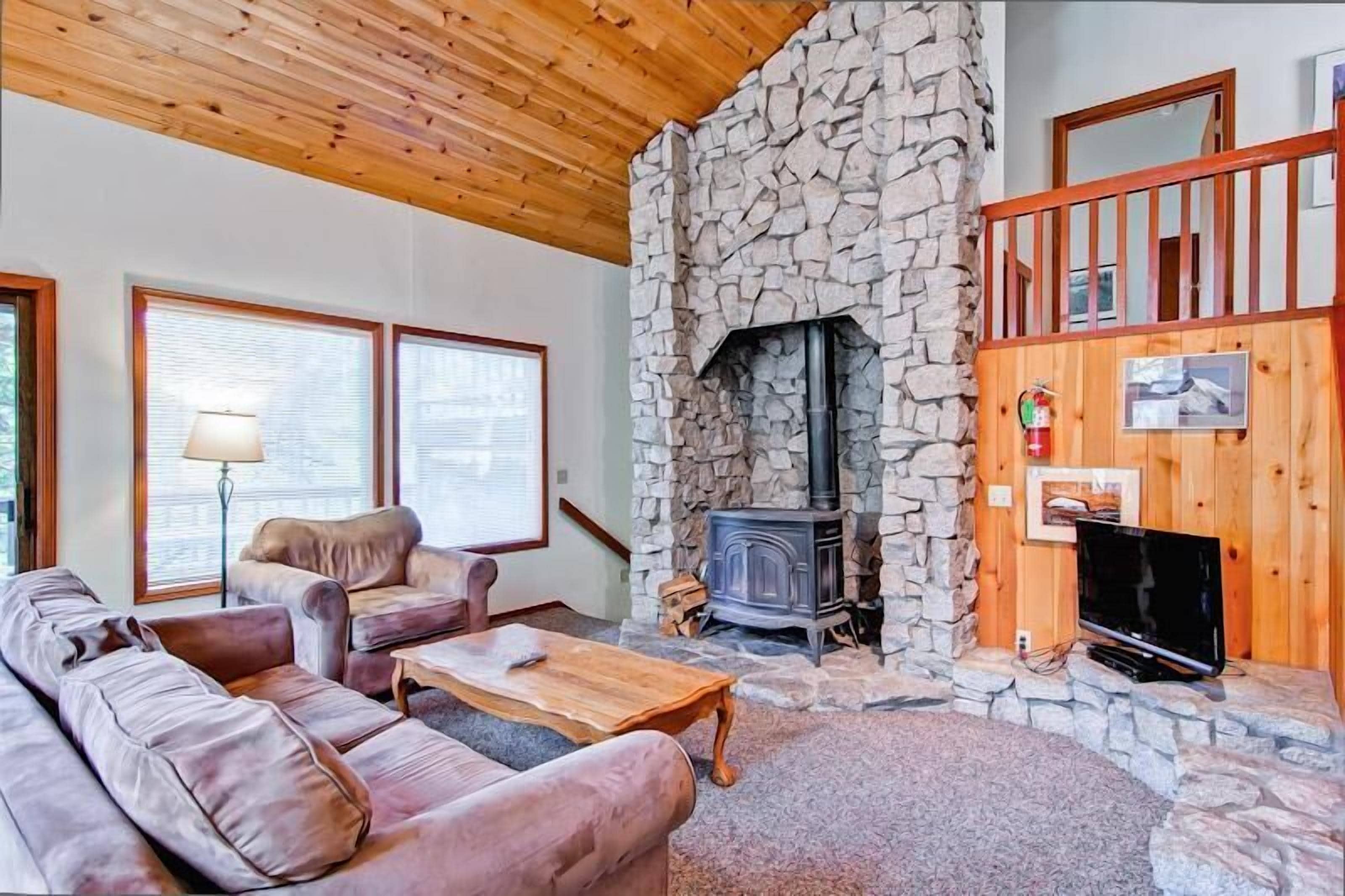 Televisie en een open haard