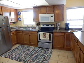 冰箱、微波炉、烤箱、炉灶