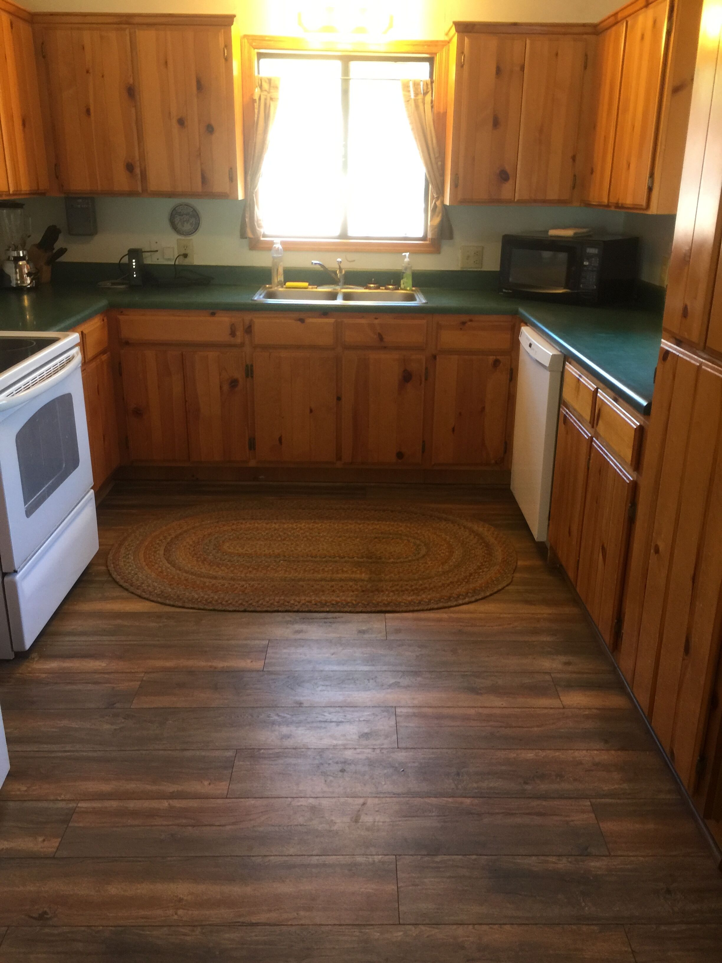 Awesome 4BR/2BA Cabin on Main Street! Stocked trout Pond. Huge porch, Wood stove
