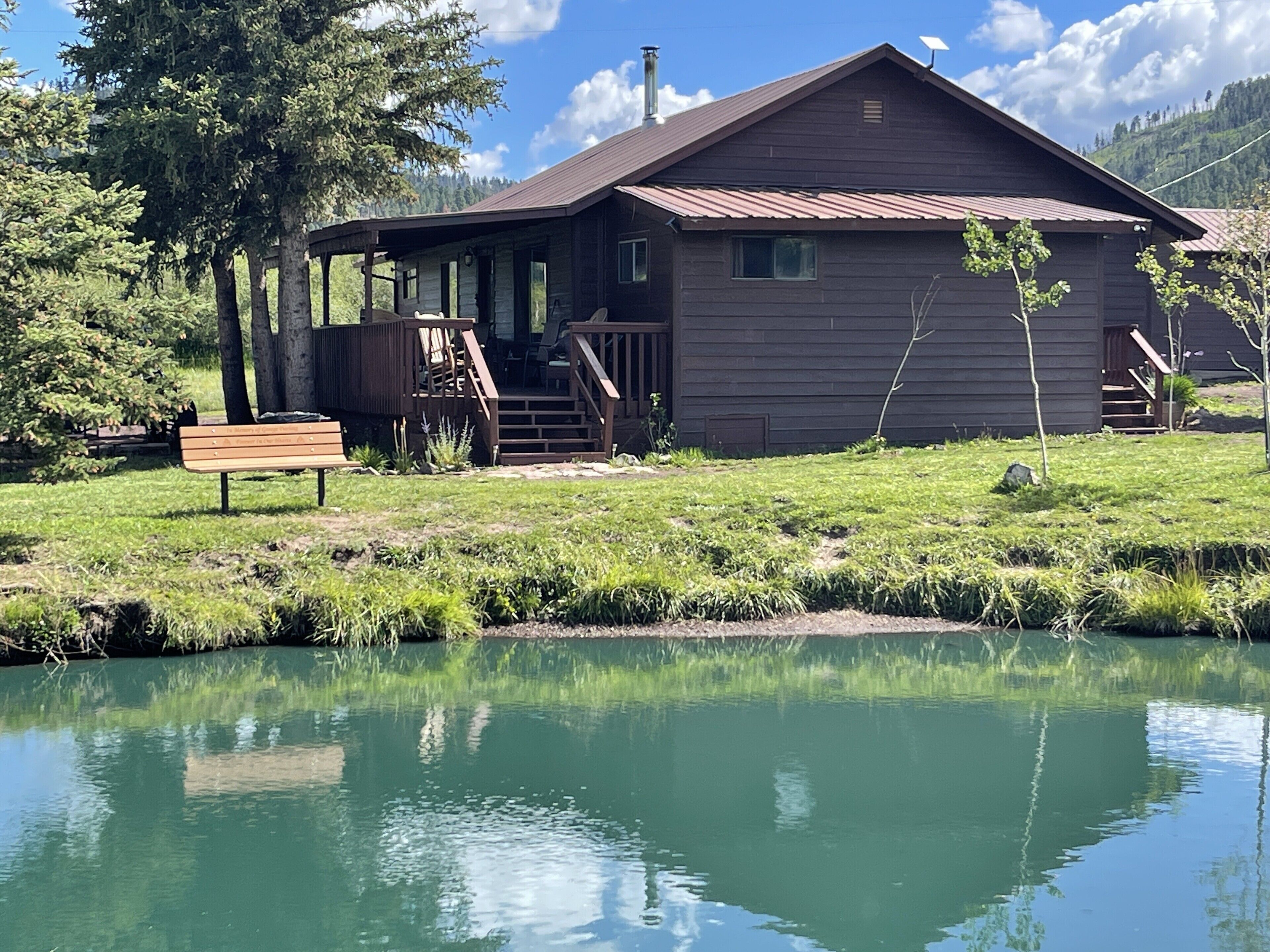 Awesome 4BR/2BA Cabin on Main Street! Stocked trout Pond. Huge porch, Wood stove