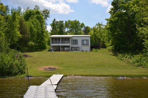 Lakeside cottage rental
CITQ registration #300046