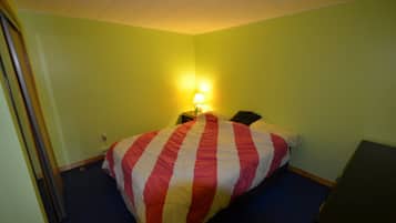5 bedrooms, desk, free WiFi