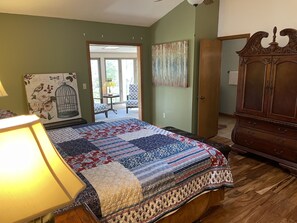 3 bedrooms, desk, iron/ironing board, free WiFi