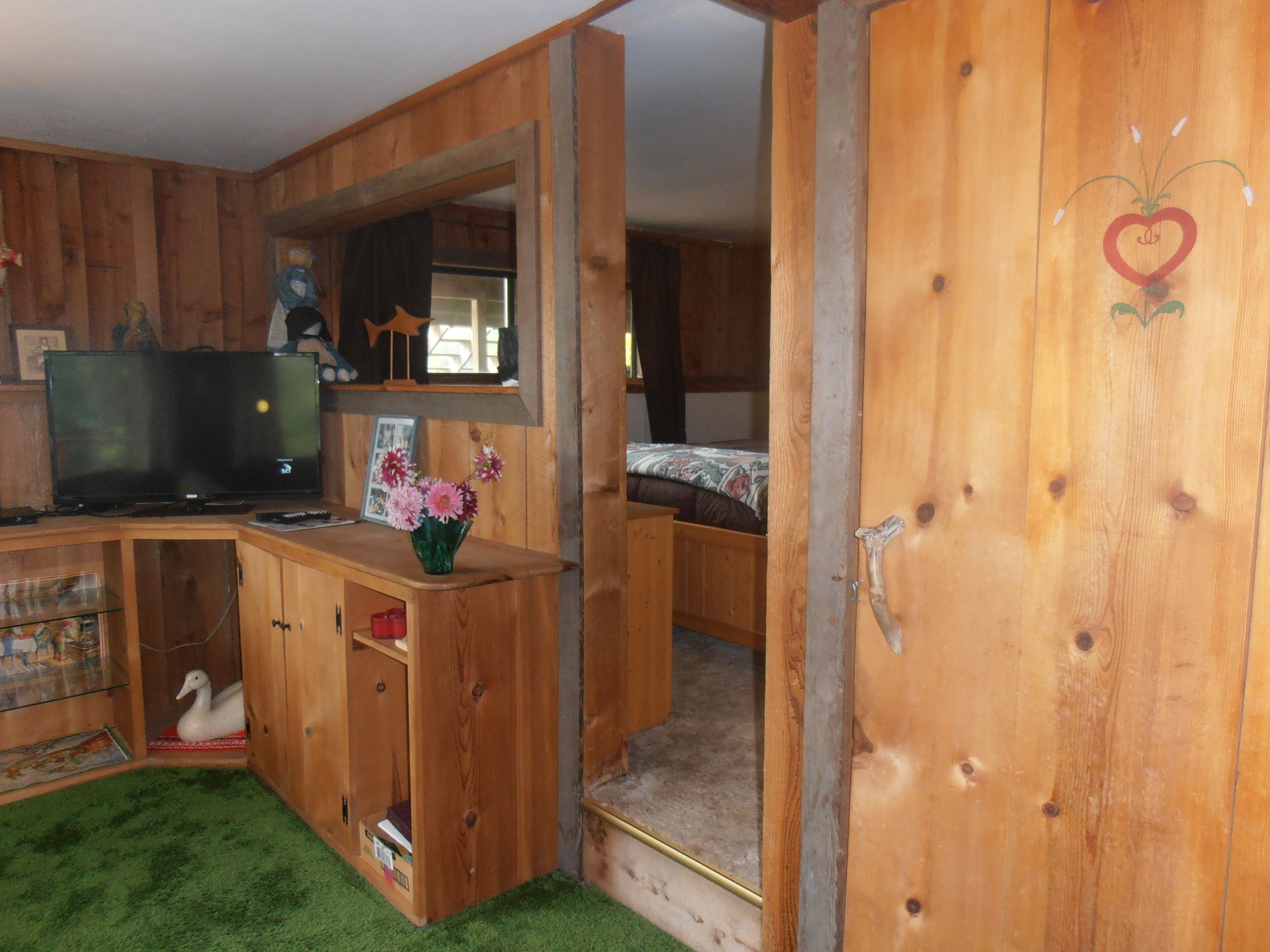 Check Out This Darling, Comfortable & Treasured Family Getaway Since 1979 + View