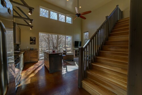 3B/2B Modern Downtown Moab Townhouse - Short Walk from the Heart of Downtown