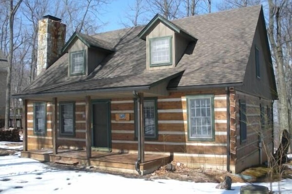 Authentic Log Cabin for Unique Wintergreen Resort Experience